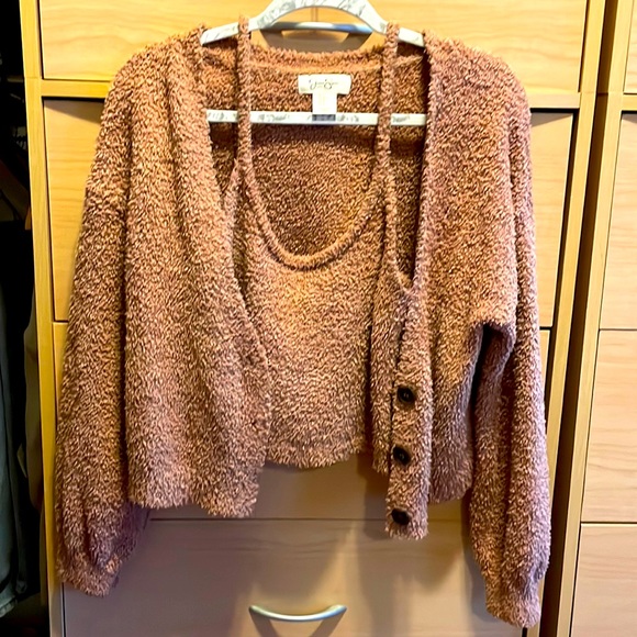 Wool and fluffy sweater with matching tank - Picture 1 of 1